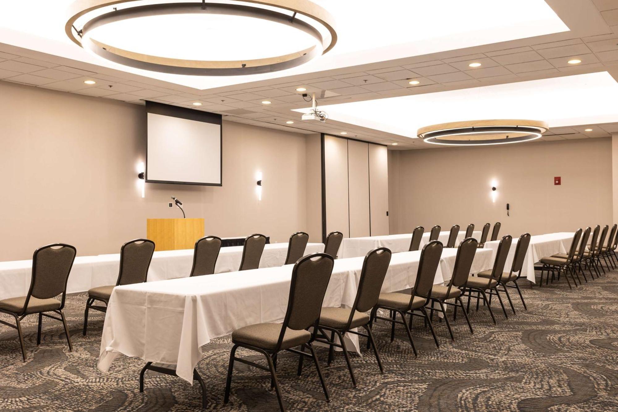 Готель Doubletree By Hilton Austin, Mn Екстер'єр фото