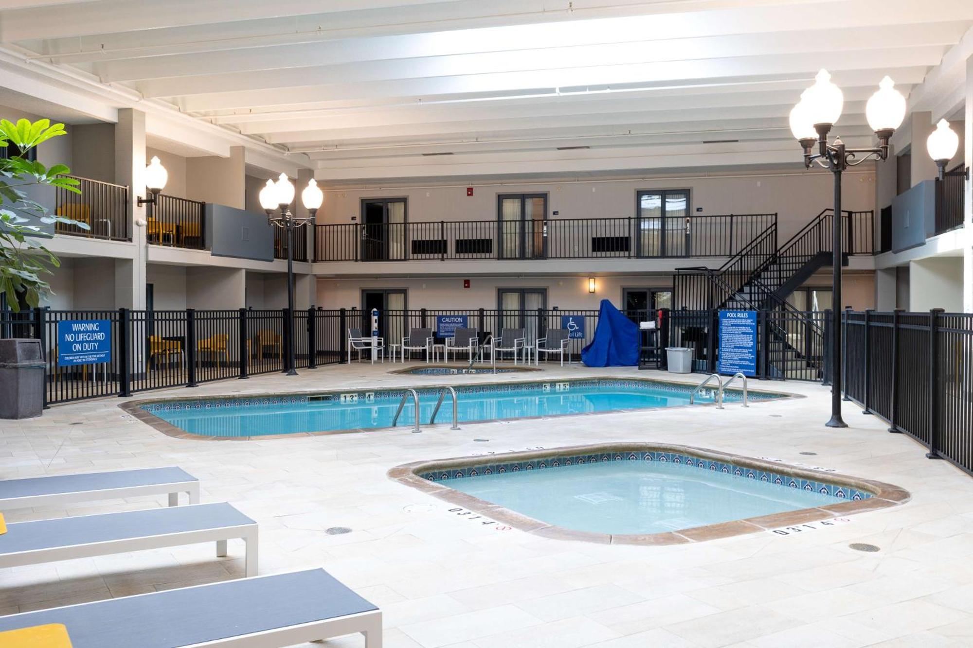 Готель Doubletree By Hilton Austin, Mn Екстер'єр фото